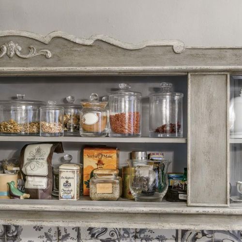 Szare wnętrza: dom z dobrą energią