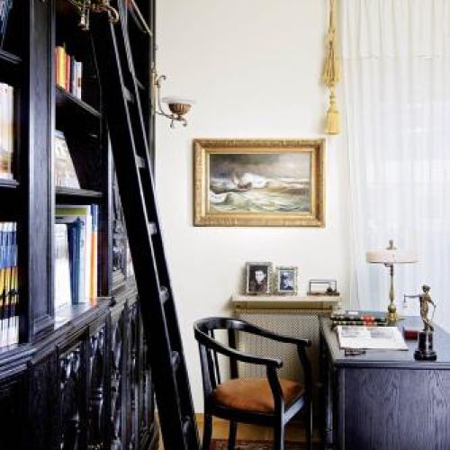 Drewniana biblioteka. Rezydencja w mieszkaniu