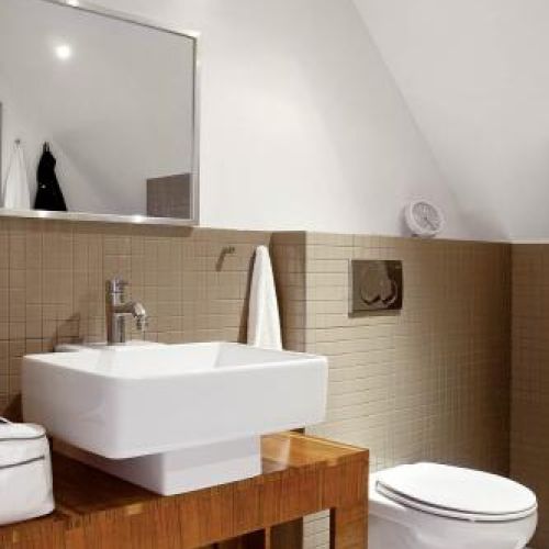 Drewniana szafka pod umywalkę. Urządzony z pomocą... aniołów