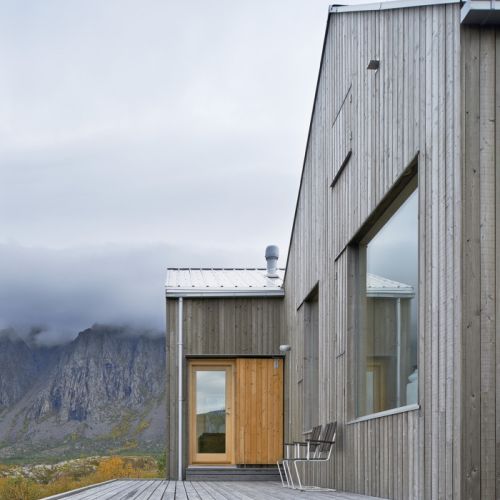 Skandynawska architektura – dom na skale zainspirowany rybacką chatą