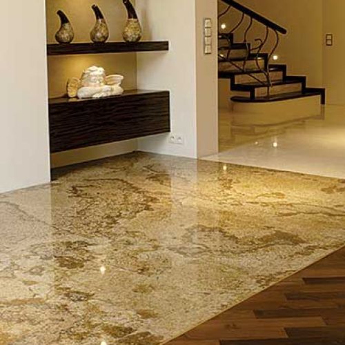 Drewno i marmur - trafione połączenie. Podłoga Brecia Sarda. Cena - 260 zł/mkw. (płytki o wymiarach 40 x 40 cm). I-MAR