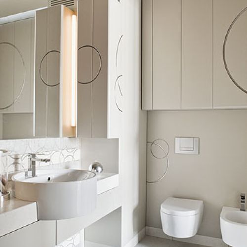 Druga łazienka koło sypialni. Tym razem w stonowanych beżach.