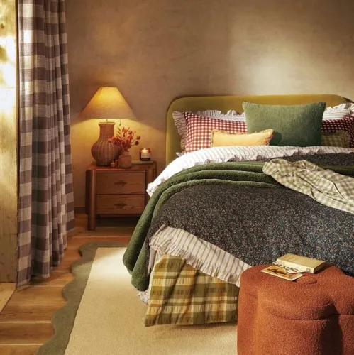 zasłony w kratę w sypialni