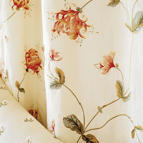 Duże na zasłonie, drobne na kanapie. COLEFAX FOWLER