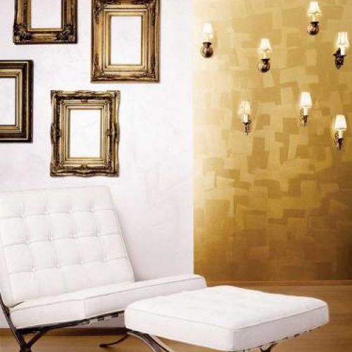 Dzięki półprzezroczystemu perłowemu laserunkowi (85 0,9 zł l) ściana będzie w słońcu delikatnie zmieniała barwę.