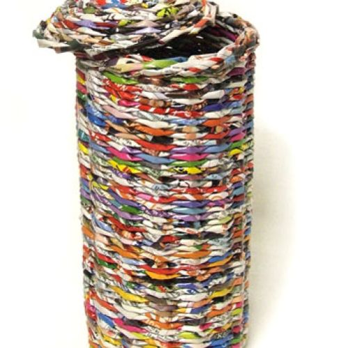 Eco-kosz trwały i praktyczny. Starannie wypleciony z recyclingowego materiału ? makulatury. Projektant: MakkireQu - Magdalena