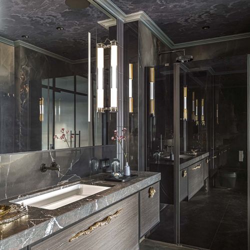 łazienka z ciemną zabudową i nastrojowym oświetleniem