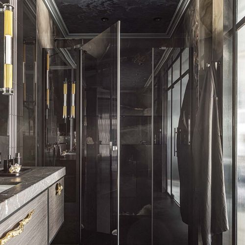 łazienka z ciemną zabudową i nastrojowym oświetleniem