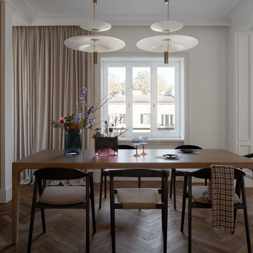 elegancka jadalnia w mieszkaniu w kamienicy