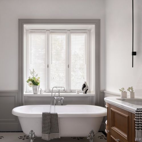 elegancka łazienka w mieszkaniu w kamienicy