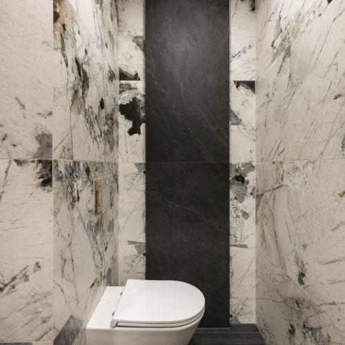 łazienka w luksusowym apartamencie w drapaczu chmur