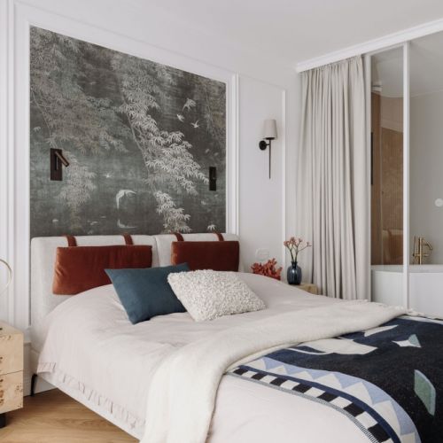 elegancka sypialnia z łazienką w mieszkaniu