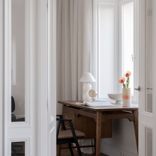 eleganckie domowe biuro w mieszkaniu w kamienicy