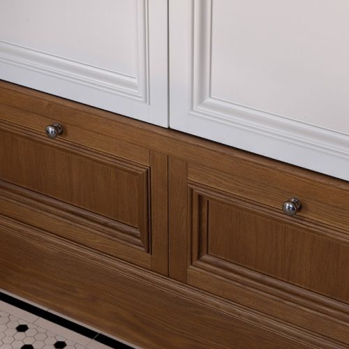 zaokrąglone kształty zabudowy w mieszkaniu w kamienicy