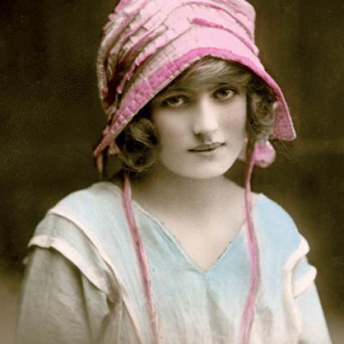 Elegantka z 1920 r., fot. FREE. Monsieur kapelusz