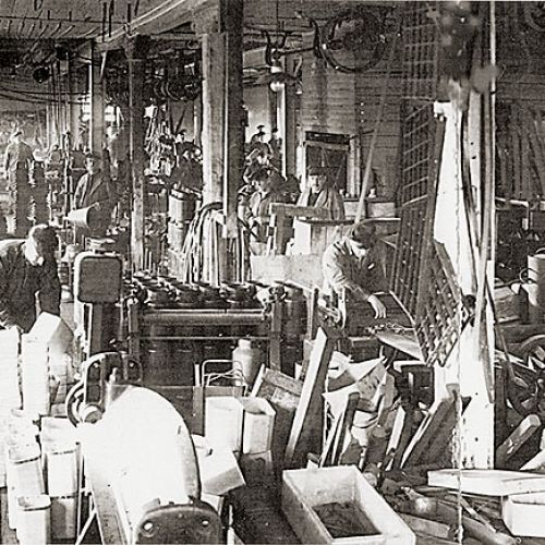 Fabryka, zdjęcie archiwalne. Krany, zlewy i okapy od Teka