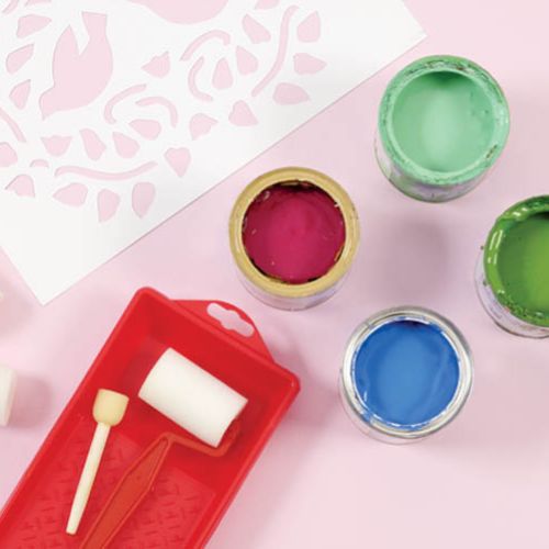 Farby: granatowa, czerwona i zielona (jasna i ciemna) i tampony z gąbki.