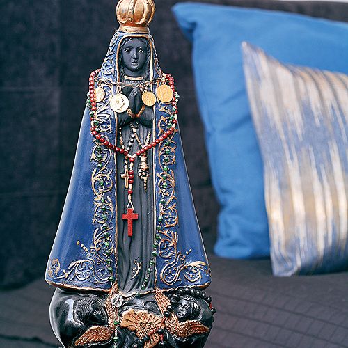 Figurka czarnej Madonny to prezent przyjaciółki przywieziony z Bazylii.