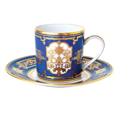 Filiżanka z serii Aux Rois marki Bernardaud – ornament został ściągnięty z drewnianych paneli, które zdobiły ściany pałacu