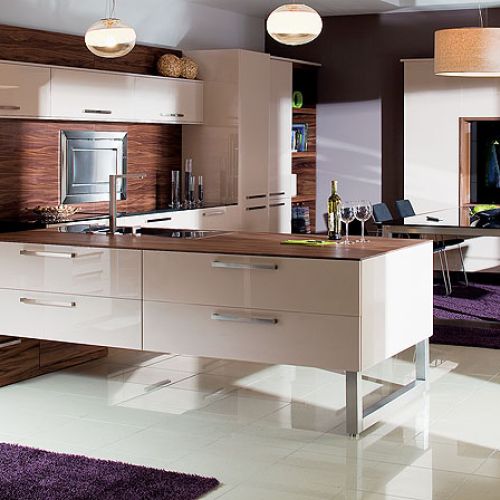 Fornir drewniany i fornir z połyskiem. MEBEL RUST