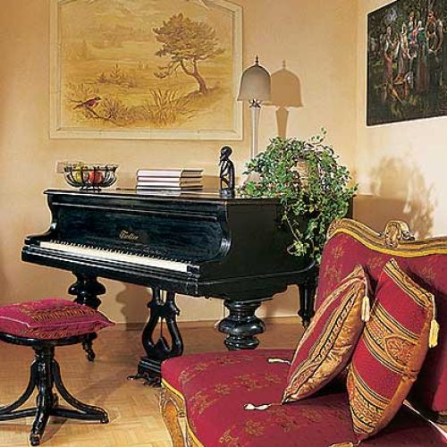 Fortepian, który Bożena kupiła od koleżanki w potrzebie. Przypomina o jej niespełnionej pasji- kiedyś marzyła,