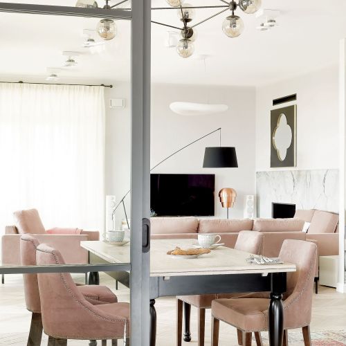 Nowoczesne mieszkanie: pudrowe i przytulne