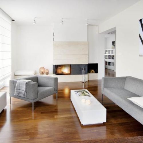 Fotografie komponują się z nowoczesnym wnętrzem.