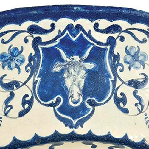 Fragmenty zdobienia talerzy, ornamenty akantowe i kartuszowe