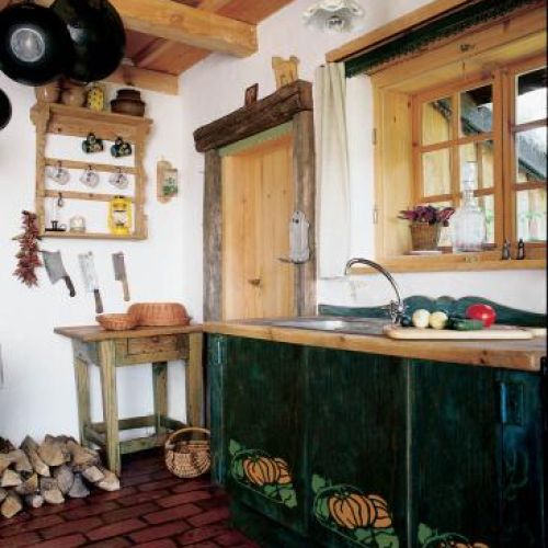 Freski na szafkach kuchennych. Ozdobna dynia