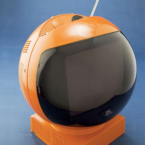Futurystyczny telewizor JVC (3241UK) przypomina kask astronauty. Sprzedawany był od roku 1970 roku, do wczesnych lat 80.
