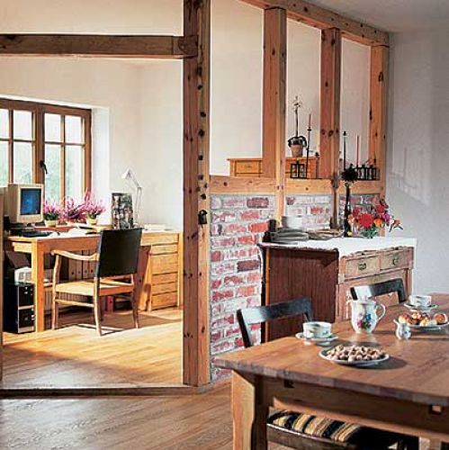 Gabinet od jadalni oddzielony kest tylko niską ścianką.