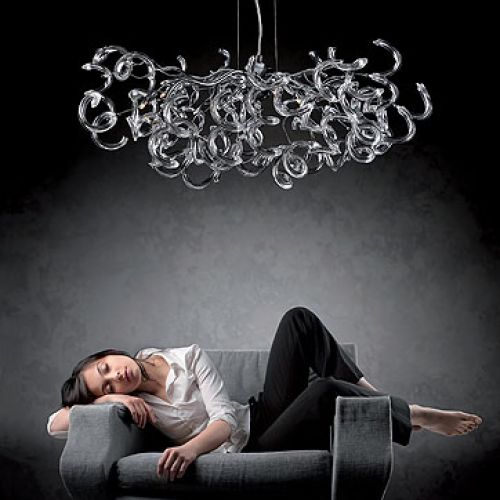 Genua z fantazyjnie giętego szkła i chromowanymi dodatkami kosztuje 2713 zł. elektromag Lighting