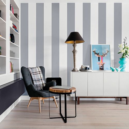 Graficzne zabawy: malowane w pasy ściany.