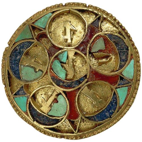 Guzik perski, fot. EK Pictures. Guzik z pętelką