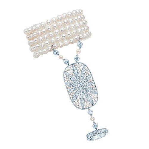 Historia nieszczęśliwej miłości przyćmiona blaskiem brylantów. Nikt nie zapamięta kochanków, którym znów nie wyszło, każdemu