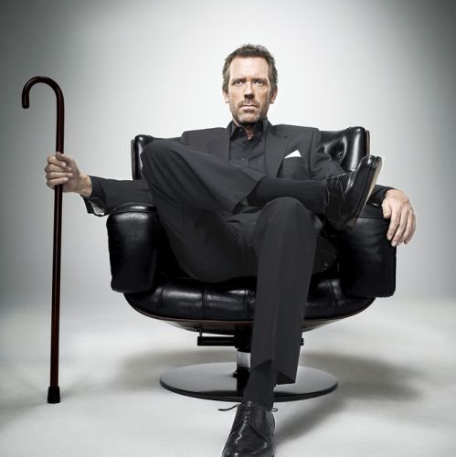 Hugh Laurie w roli doktora House’a. Magiczny kijek
