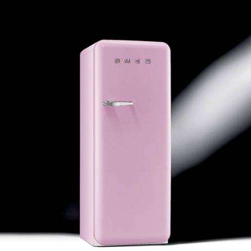 Ikona stylu dostępna w kilkunastu kolorach. Za tę lodówkę Smega zapłacimy 6749 zł. DOM BIANCO