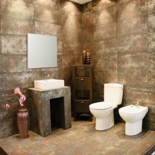 Inspiracją dla linii Inox były szczątki meteorów - szkliwione gresowe płytki mają metaliczny kolor. Płytka o wymiarach 30 x