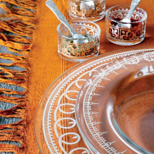 Inspirowane Orientem talerze i miseczki zaprojektowała Paola Navone. EGIZIA