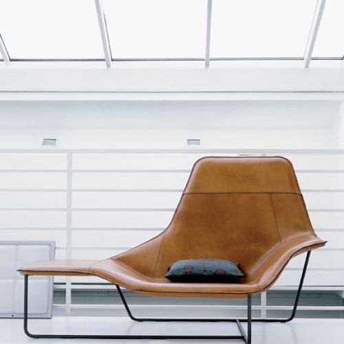 Inspirowany siodłem fotel Lama. Projekt Ludovica i Roberto Palomba.