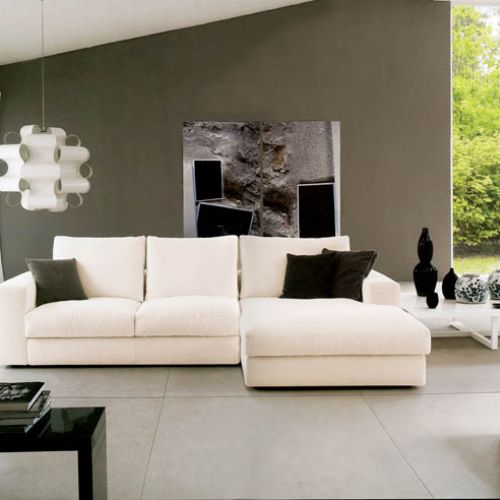 Ipanemę (od 13 000 zł), z funkcją spania, zamówimy ze skóry lub tkaniny. ALBERTA