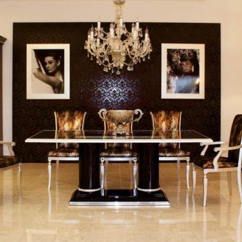 Jadalnia Piato - meble pokryto lakierem fortepianowym i kryształami Swarovskiego. PATT MEBEL