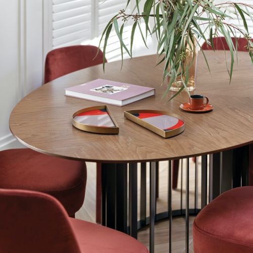 salon z kuchnią i jadalnią w mieszkaniu