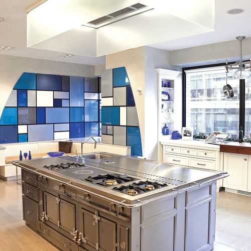 Jak lampa osłoniety szklanymi panelami, La Cornue, lacornue.com