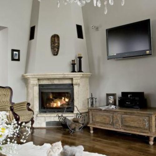 Jak Marta i Marcin zamieszkali w dworku znanym z Czterech pancernych .