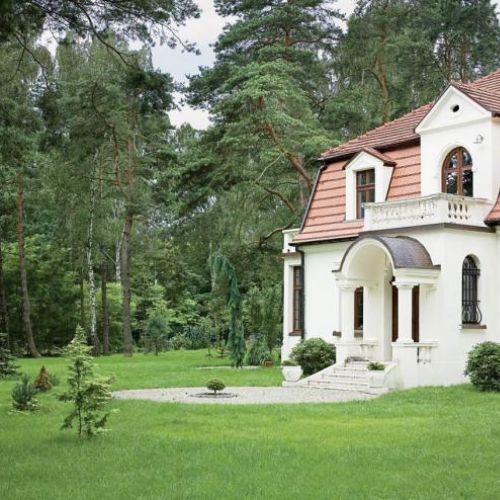 Jak Marta i Marcin zamieszkali w dworku znanym z Czterech pancernych .