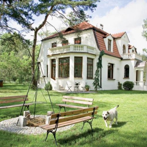 Jak Marta i Marcin zamieszkali w dworku znanym z Czterech pancernych .