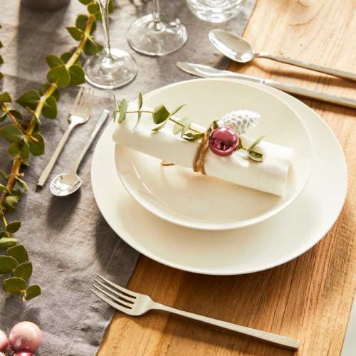 Jak udekorować stół wigilijny? Ponad 30 świątecznych aranżacji