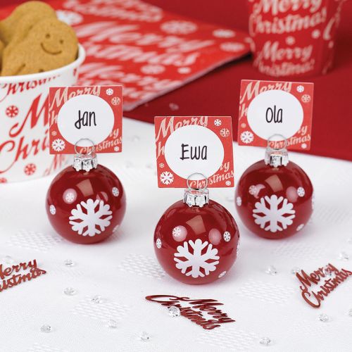 Dekoracje stołu wigilijnego – bombki z imionami