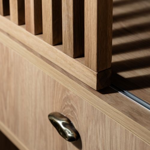 mała sypialnia w stylu japandi